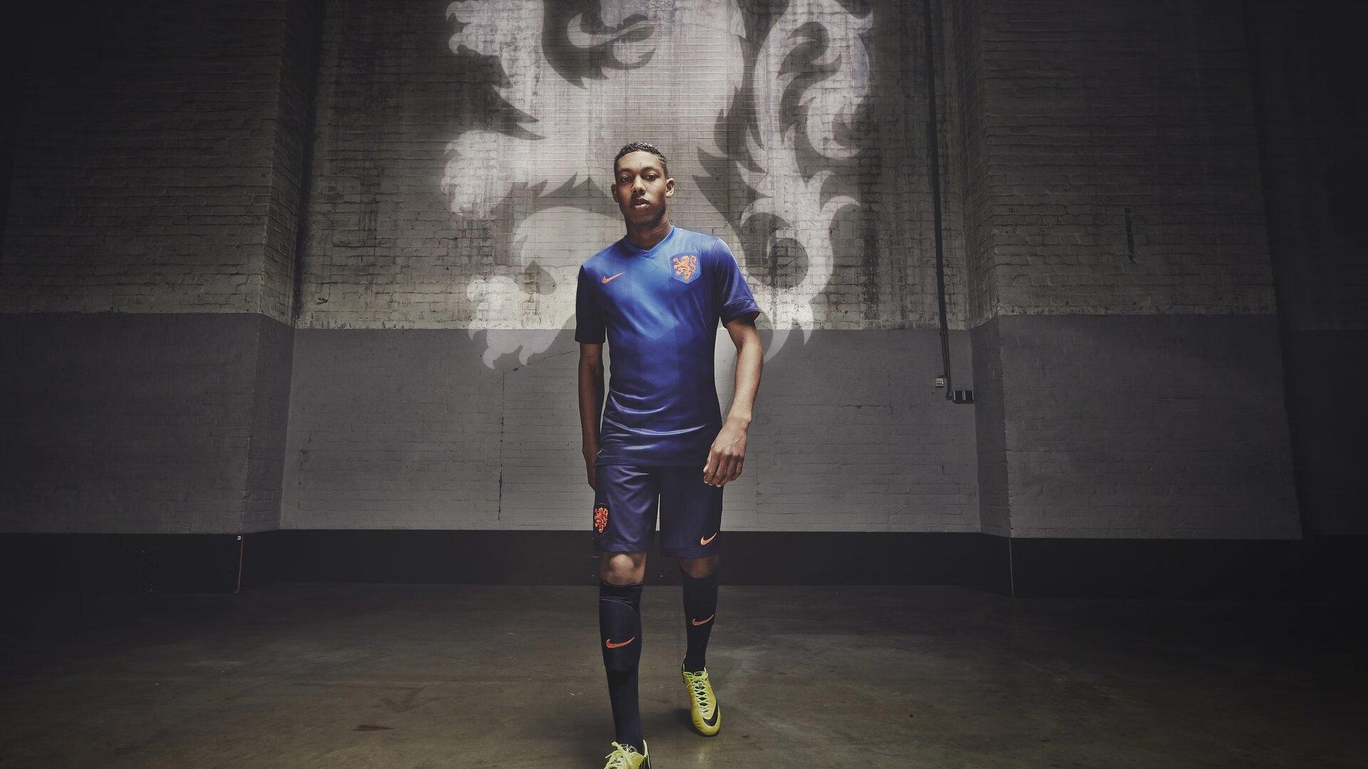 意式传奇41载,安东尼奥·卡萨诺,从巴里神童到足坛坏小子的绚烂人生